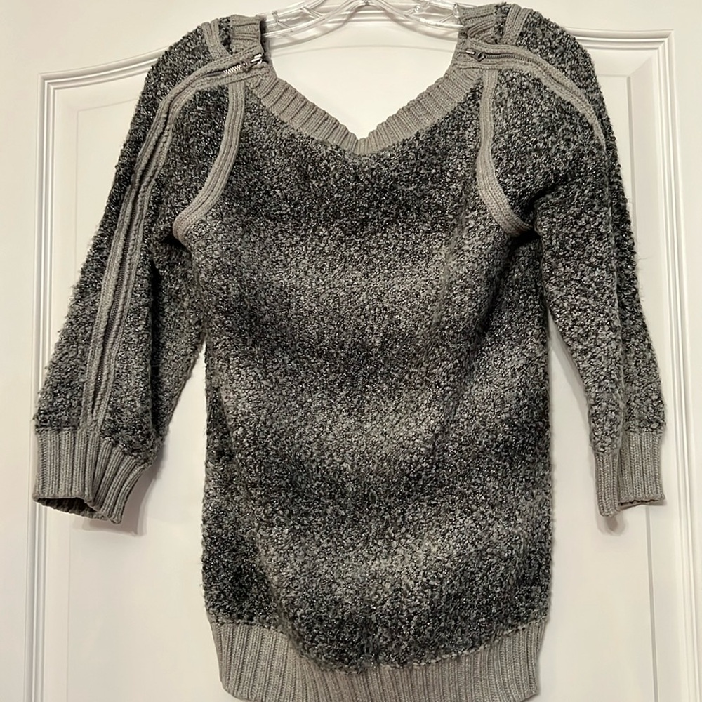 Armani Exchange knitted sweaterM,Decoration zipper on the sleeves Good condition